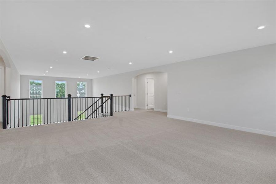 Spacious, unfurnished interior of a new home in Edinburgh, Locust Grove (Image 38).