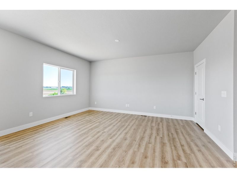 Spacious, unfurnished interior of a new home in Granary, Johnstown (Image 24).