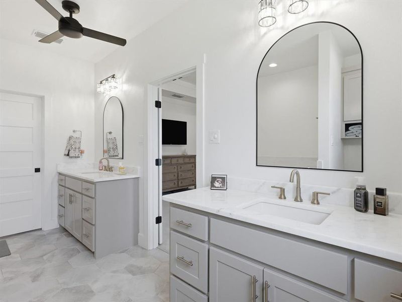 Furnished interior view inside a new home in , Weatherford (Image 31).