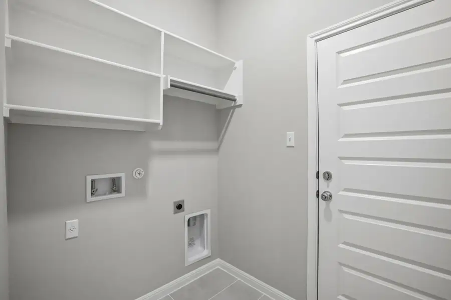 Spacious, unfurnished interior of a new home in Trinity Ranch, Elgin (Image 27).