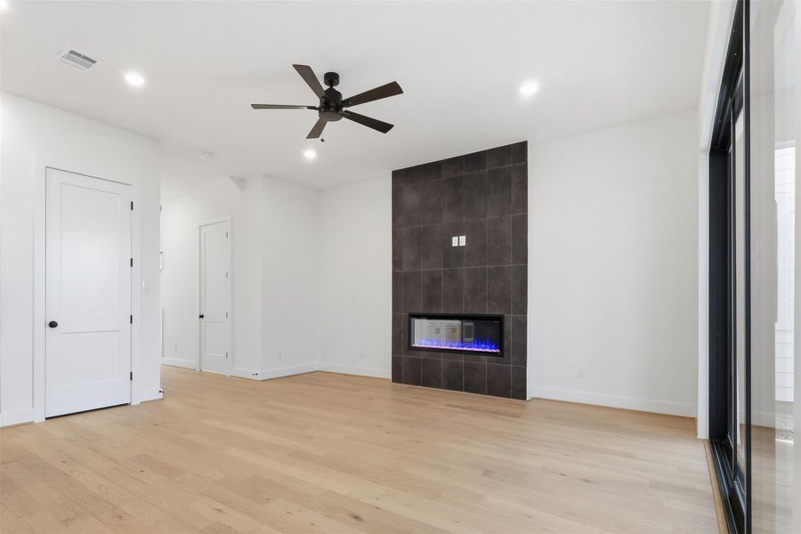 Spacious, unfurnished interior of a new home in Caywood Place, Houston (Image 18).
