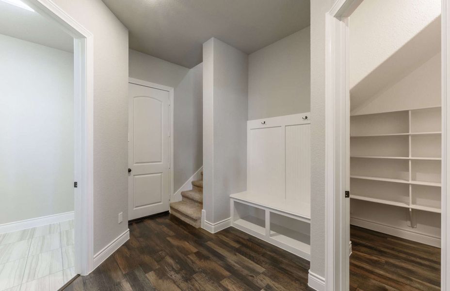 Representative unfurnished interior of a home built from the 3326 by Ravenna Homes in Cross Creek West, Fulshear (Image 51).