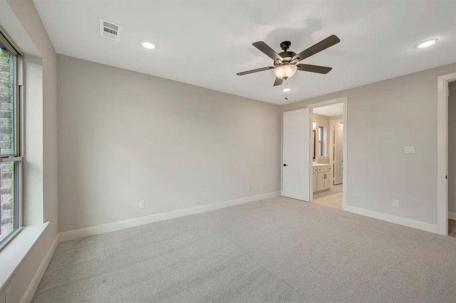 Spacious, unfurnished interior of a new home in Mantua Point Classics, Van Alstyne (Image 27).