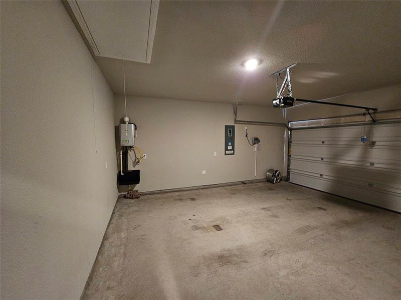 Spacious, unfurnished interior of a new home in The Overlook, Fort Worth (Image 23).