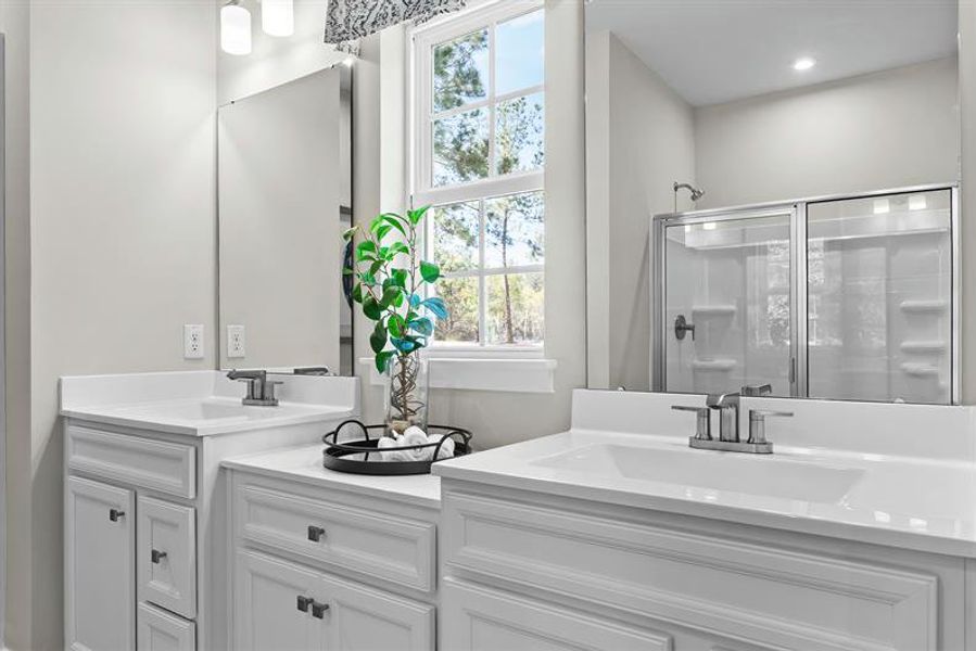 Representative interior finishes for a home built from the Palladio Ranch by Ryan Homes in Ravenfield, Charlotte (Image 19).