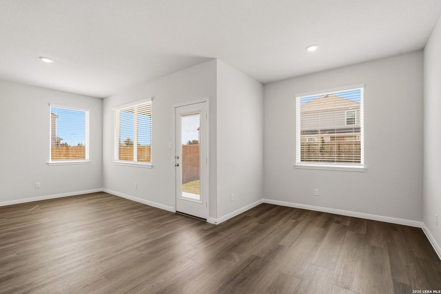 Spacious, unfurnished interior of a new home in Melissa Ranch, San Antonio (Image 23).