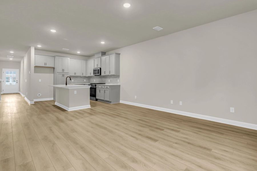 Spacious, unfurnished interior of a new home in Hammock Walk at Nexton, Summerville (Image 17).