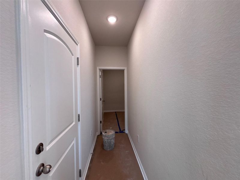 Spacious, unfurnished interior of a new home in The Colony, Bastrop (Image 6).