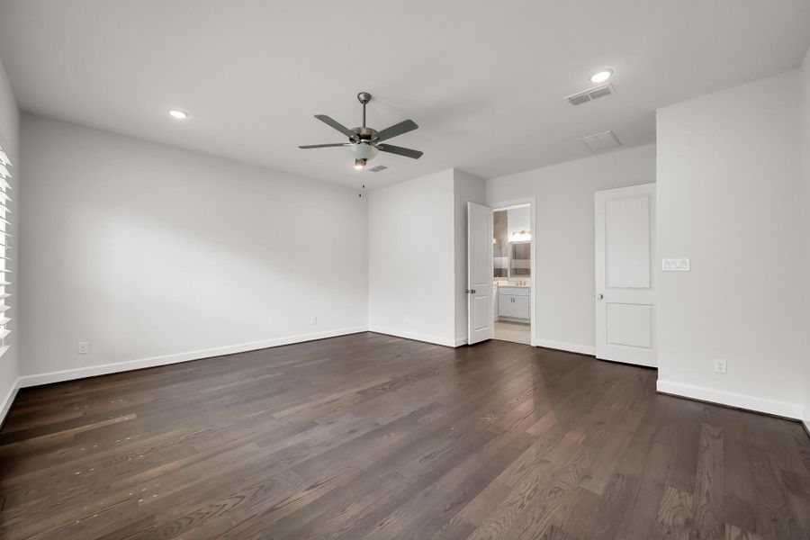 Spacious, unfurnished interior of a new home in The Meadows at Imperial Oaks, Conroe (Image 35). Spacious, unfurnished interior of a new home in The Meadows at Imperial Oaks, Conroe (Image 35).