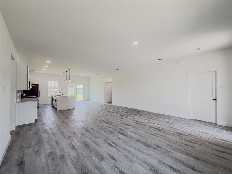 Spacious, unfurnished interior of a new home in , Ocala (Image 21).