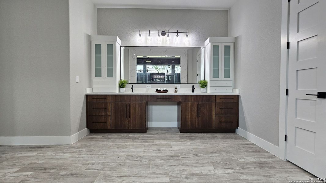 Furnished interior view inside a new home in , New Braunfels (Image 10).