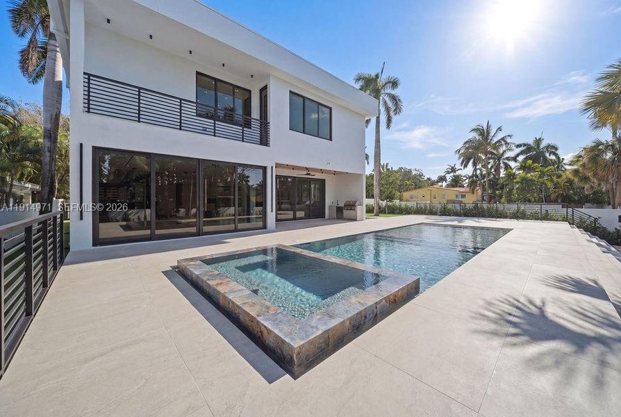 Exterior details and patio area of a home in , Fort Lauderdale (Image 33).