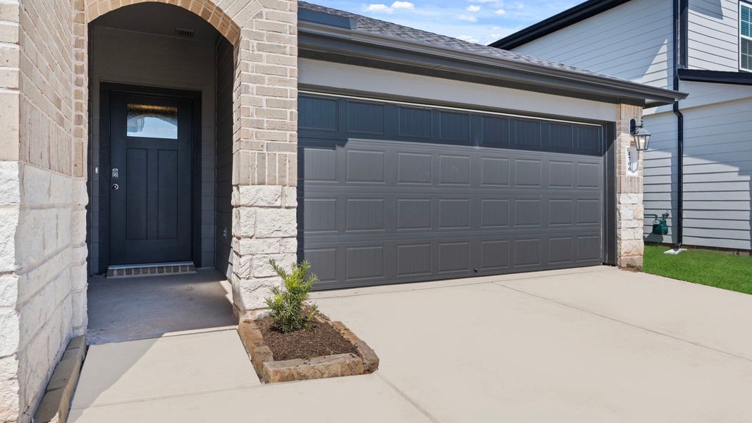 Exterior details and patio area of a home in Sorrento, Richmond (Image 2).