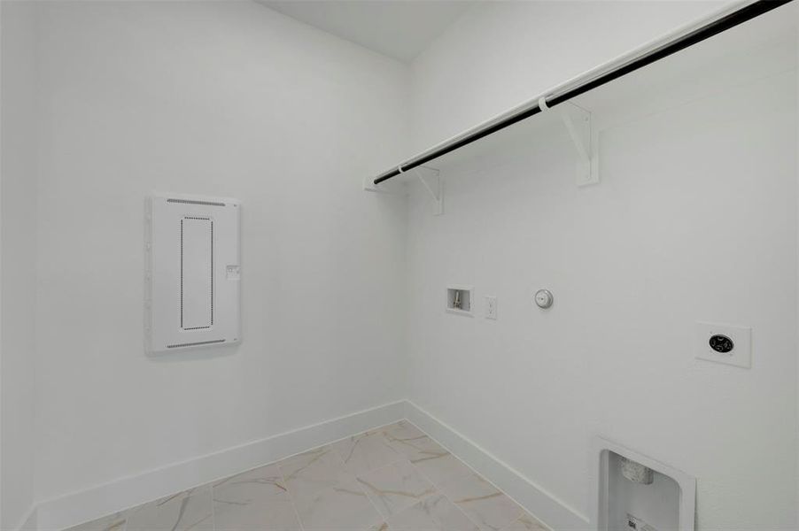 Spacious, unfurnished interior of a new home in Lily Creek at Sutton Fields, Aubrey (Image 38).