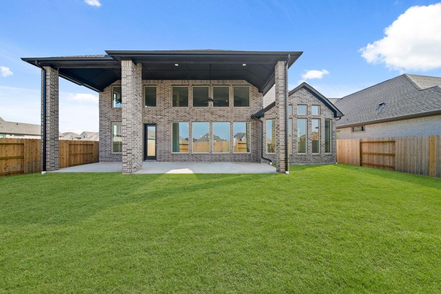 Exterior details and patio area of a home in Coastal Point, League City (Image 4).