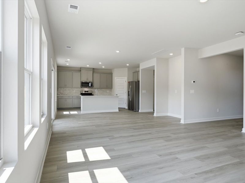 Spacious, unfurnished interior of a new home in Wexford Park, Fountain Inn (Image 11).