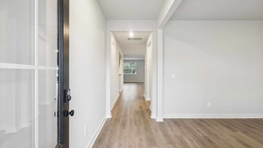 Spacious, unfurnished interior of a new home in Harvest Point, Spring Hill (Image 20).