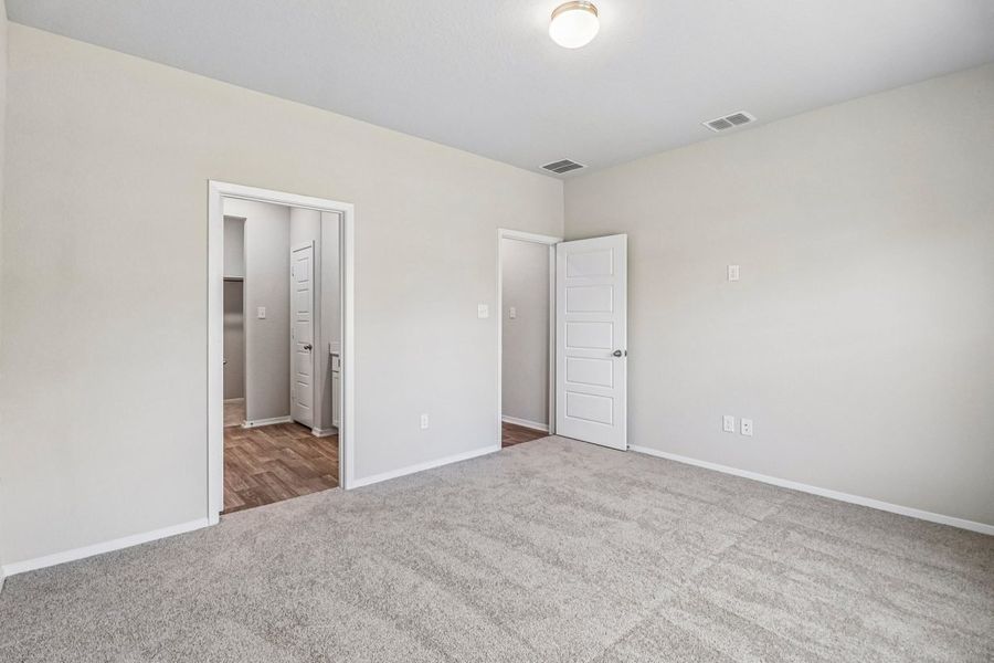 Spacious, unfurnished interior of a new home in Applewhite Meadows, San Antonio (Image 15).