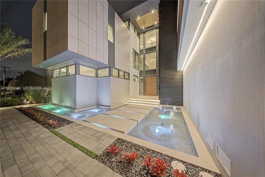 Exterior details and patio area of a home in , Fort Lauderdale (Image 34).