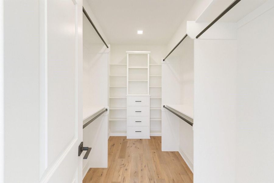 Spacious, unfurnished interior of a new home in , Houston (Image 20).