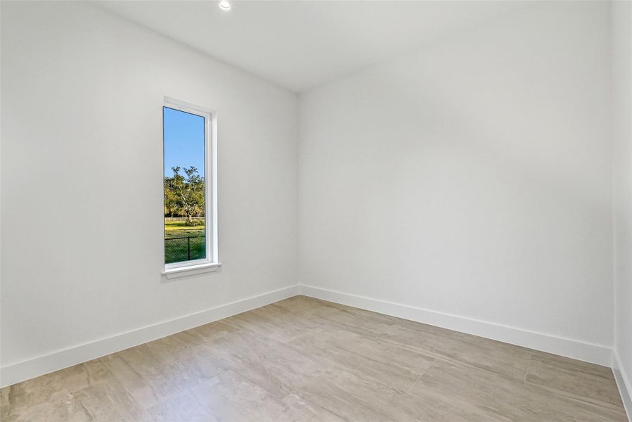 Spacious, unfurnished interior of a new home in , Manvel (Image 19).