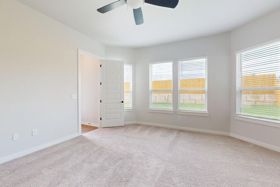 Spacious, unfurnished interior of a new home in Cascades at Onion Creek, Austin (Image 20).