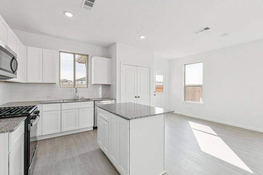 Furnished interior view inside a new home in River Ranch, Dayton (Image 12).