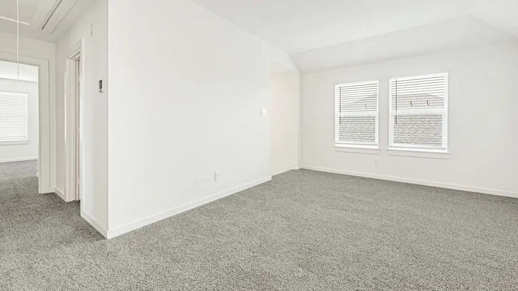 Spacious, unfurnished interior of a new home in Holly Ridge, Rosenberg (Image 20).
