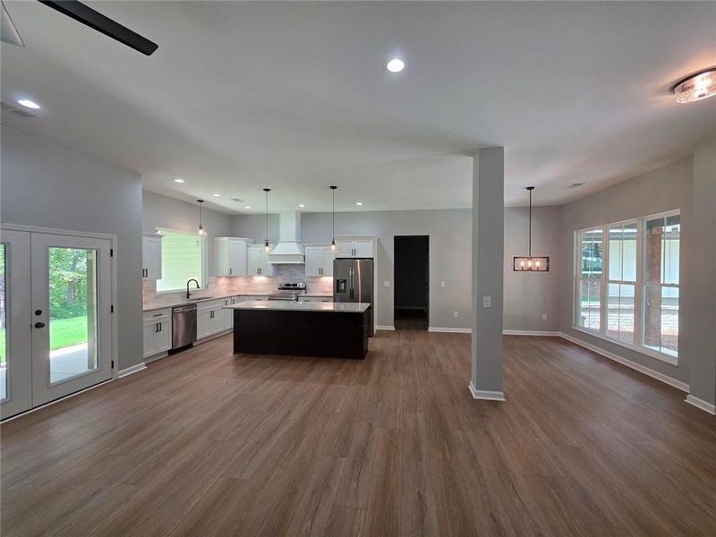 Spacious, unfurnished interior of a new home in , Jasper (Image 16).