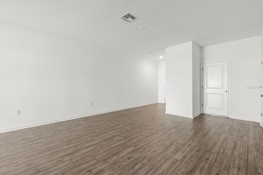 Spacious, unfurnished interior of a new home in , Ocala (Image 34).