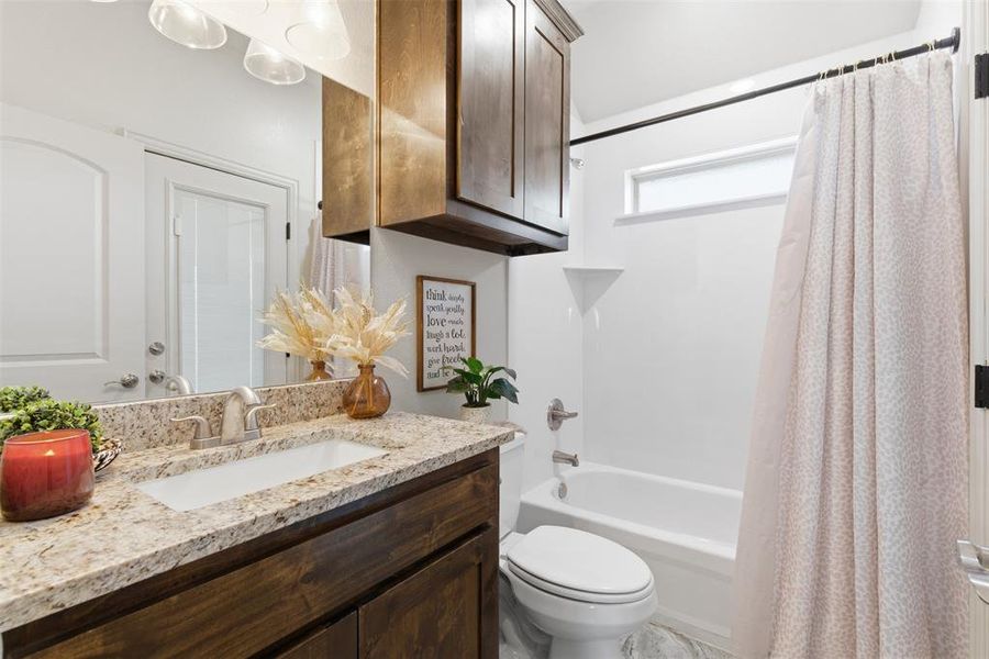 Furnished interior view inside a new home in , Grandview (Image 7).