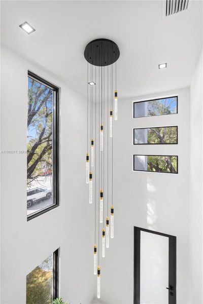 Spacious, unfurnished interior of a new home in , Miami (Image 38).