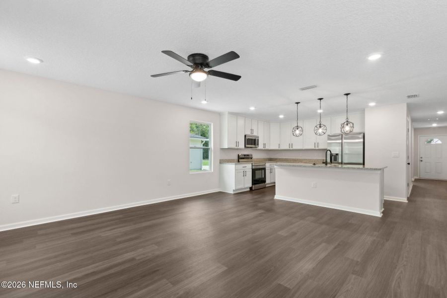 Spacious, unfurnished interior of a new home in , Jacksonville (Image 19).