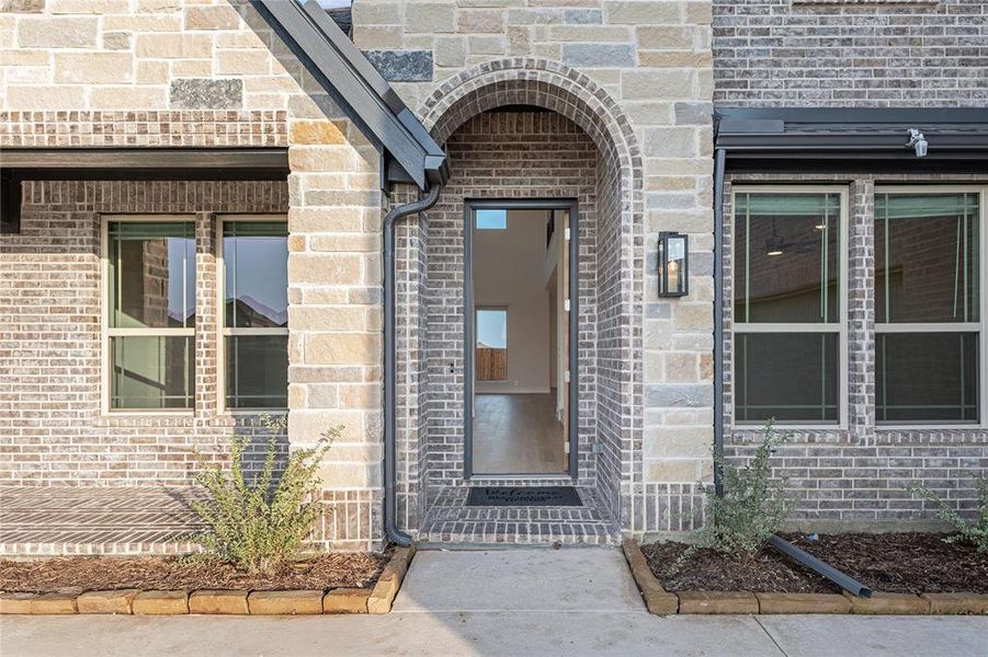 Exterior details and patio area of a home in Country Lakes Classic 60, Argyle (Image 22).