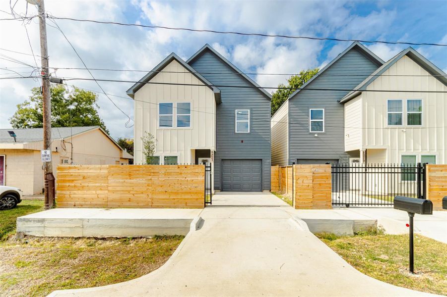 Front exterior of a new home in , Houston, TX, highlighting curb appeal (Image 1). Front exterior of a new home in , Houston, TX, highlighting curb appeal (Image 1).