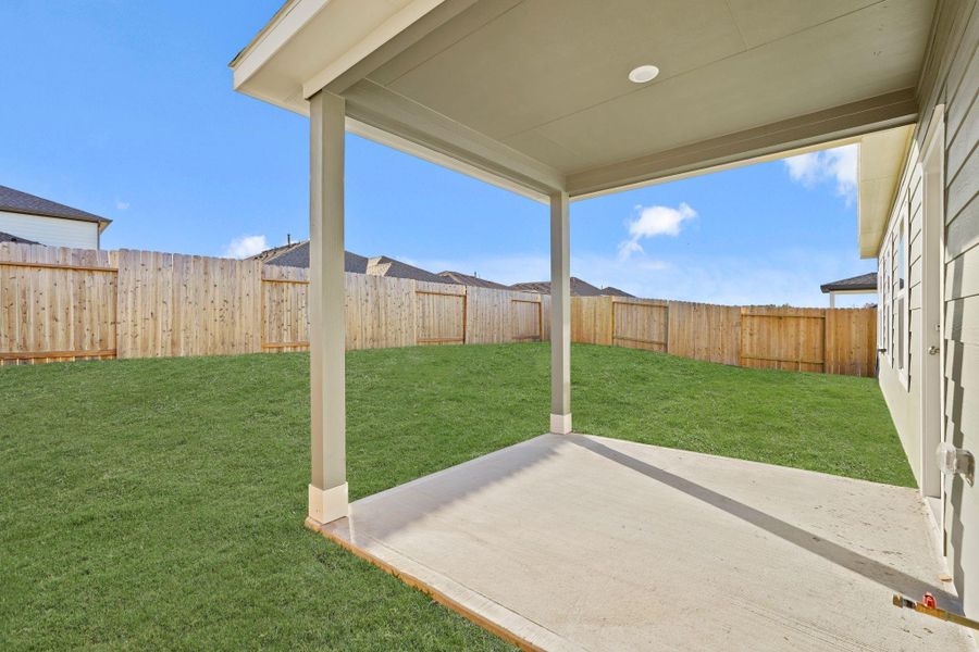 Exterior details and patio area of a home in Magnolia Springs, Montgomery (Image 4).