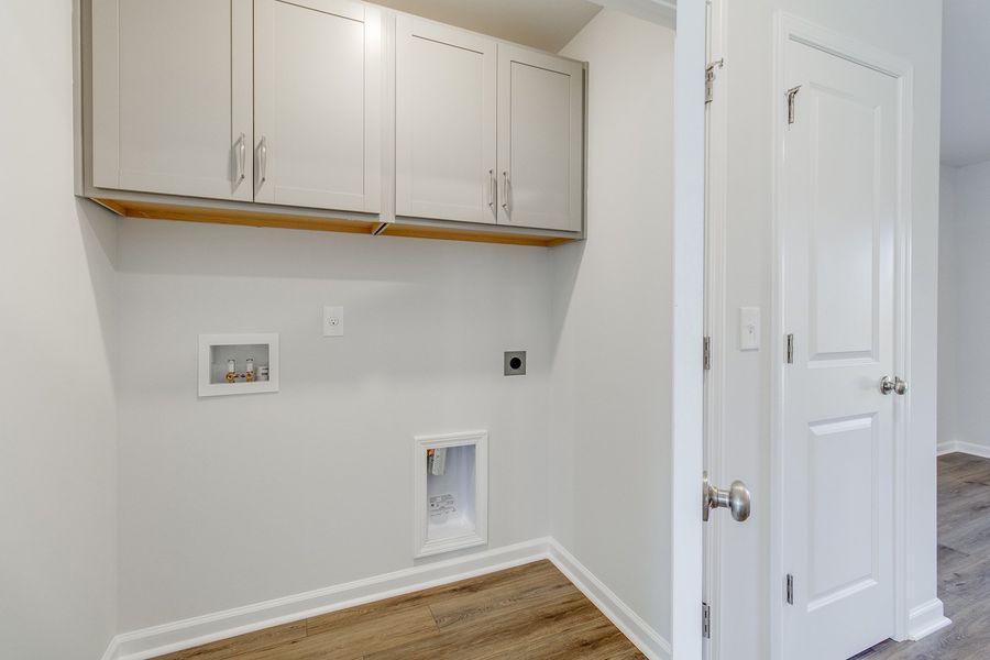 Spacious, unfurnished interior of a new home in Astoria, Columbia (Image 20).
