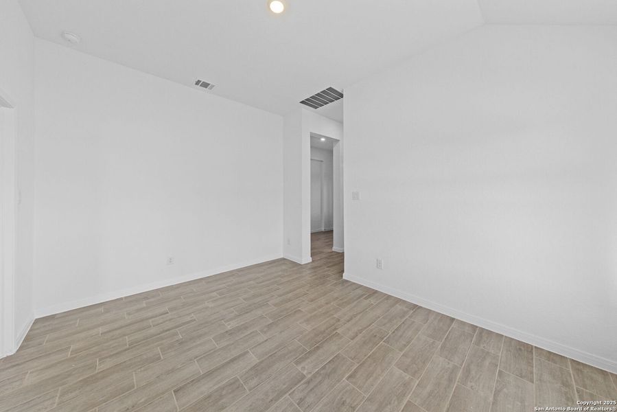 Spacious, unfurnished interior of a new home in Gatehouse: Brookstone II Collection, New Braunfels (Image 14). Spacious, unfurnished interior of a new home in Gatehouse: Brookstone II Collection, New Braunfels (Image 14).