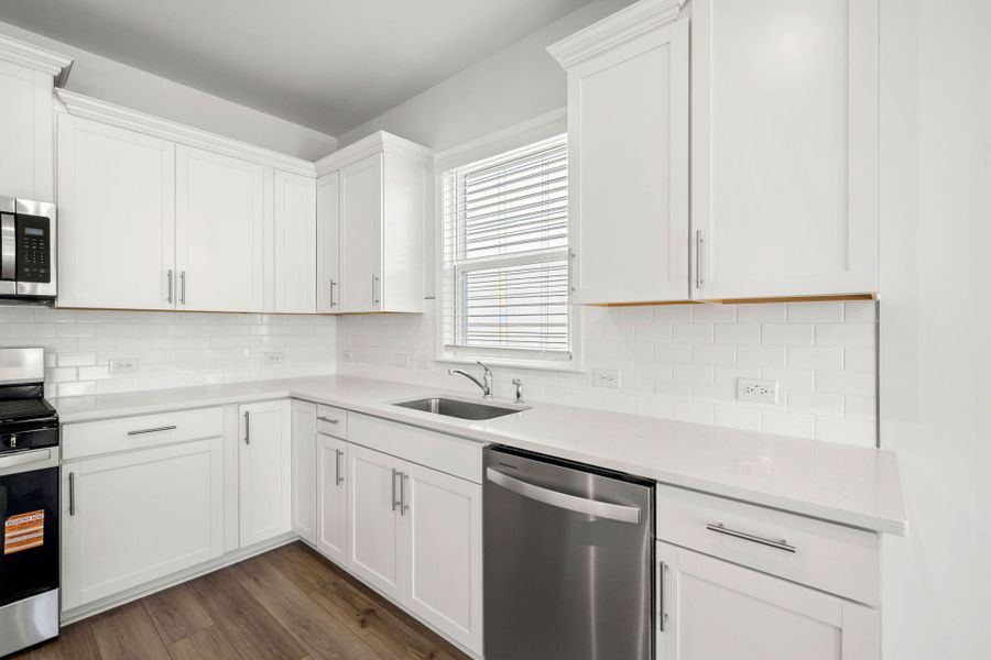 Furnished interior view inside a new home in Salem Bay, Beaufort (Image 4).