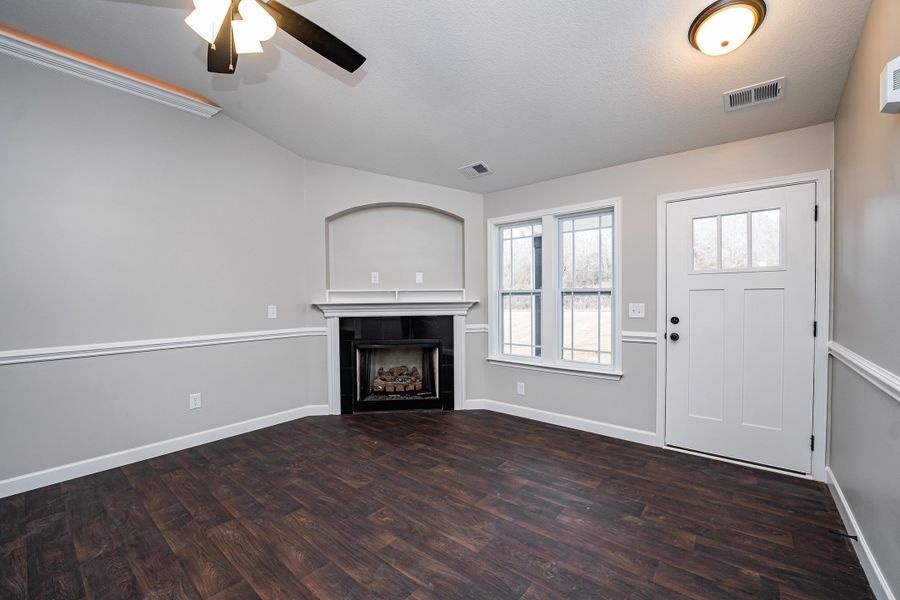 Representative unfurnished interior of a home built from the Saxon by Enchanted Homes in Guadalupe Heights, Seguin (Image 47).