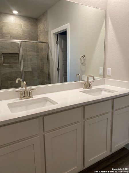 Furnished interior view inside a new home in Highland Ridge, New Braunfels (Image 9).