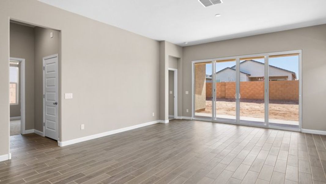 Spacious, unfurnished interior of a new home in Apache Farms, Buckeye (Image 14).