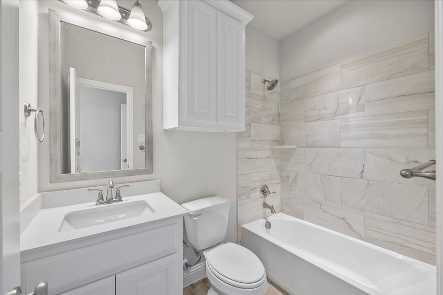Representative furnished interior of a home built from the Riverdale by Windsor Homes in Ridge Pointe Estates, McLendon-Chisholm (Image 18).