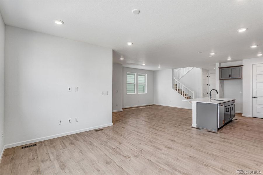 Spacious, unfurnished interior of a new home in Sugar Mill Village, Longmont (Image 27). Spacious, unfurnished interior of a new home in Sugar Mill Village, Longmont (Image 27).