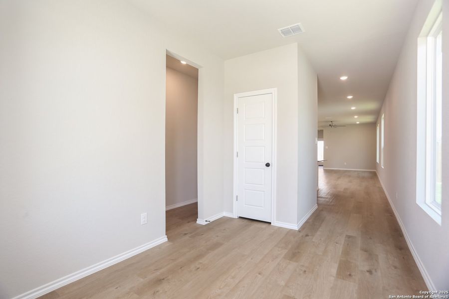 Spacious, unfurnished interior of a new home in Fairway Crossing 40s, San Antonio (Image 30).