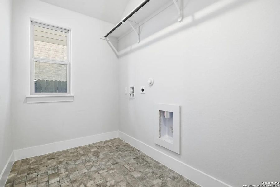 Spacious, unfurnished interior of a new home in Haby Hill 50s, San Antonio (Image 25). Spacious, unfurnished interior of a new home in Haby Hill 50s, San Antonio (Image 25).