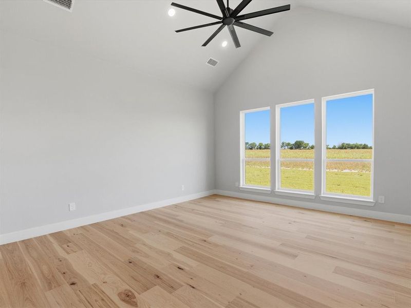 Spacious, unfurnished interior of a new home in Hidden Valley 2, Princeton (Image 20).