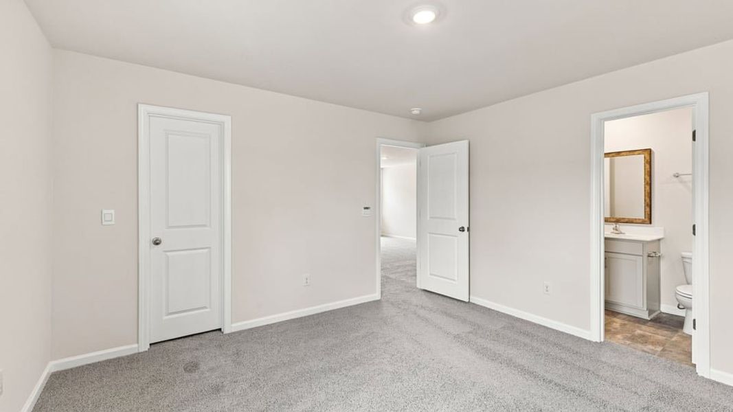 Spacious, unfurnished interior of a new home in Hunters Ridge, Woodruff (Image 35).