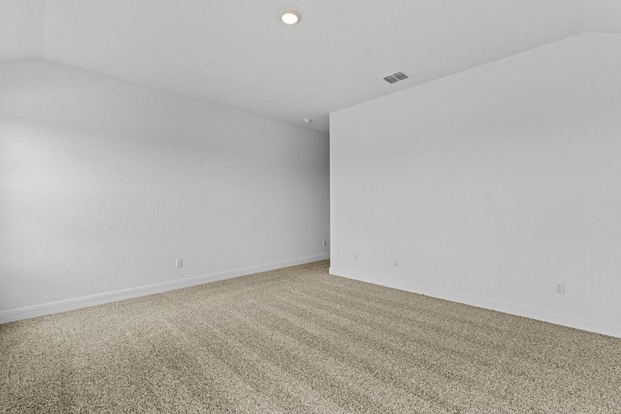 Spacious, unfurnished interior of a new home in Railhead, Cedar Creek (Image 17).