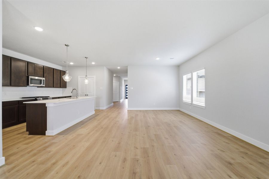 Spacious, unfurnished interior of a new home in Bay Creek, Baytown (Image 19).